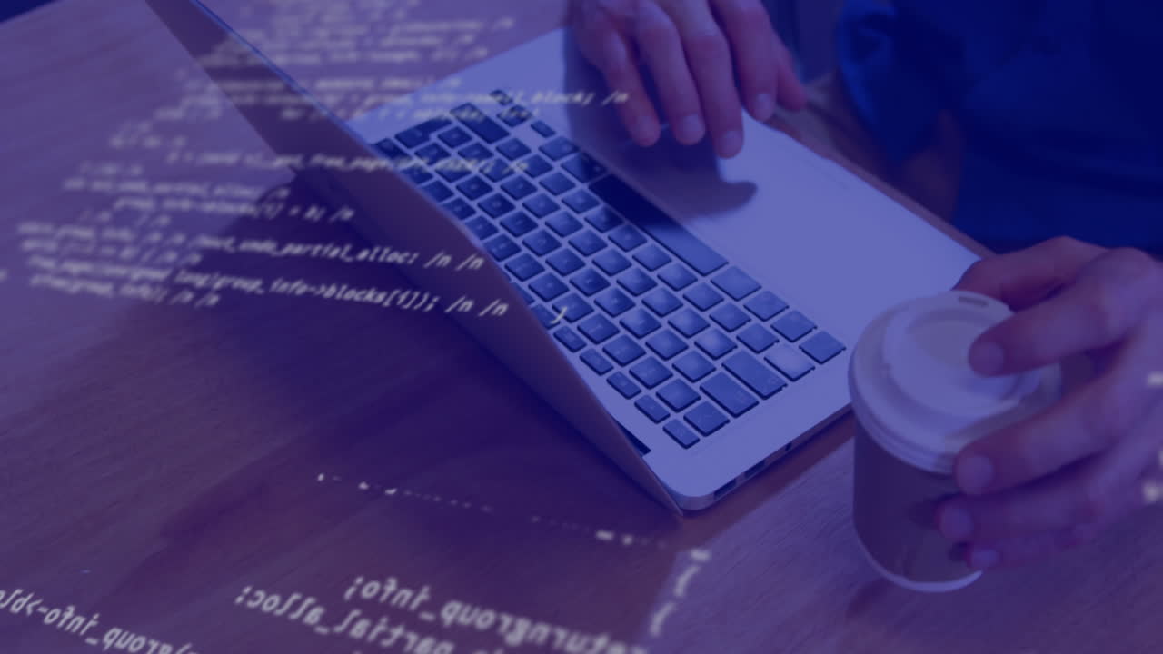 animación de estadísticas flotantes y gráficos sobre el hombre usando una computadora portátil bebiendo café