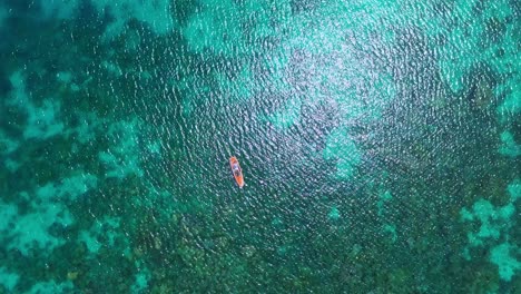 Top-View-Of-A-Man-On-A-Paddle-Board-Amidst-The-Pristine-Water-Of-Tagbak-Marine-Park-In-Leyte,-Philippines