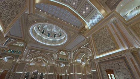 paseo por el palacio presidencial de qasr al-watan en abu dhabi, emiratos árabes unidos