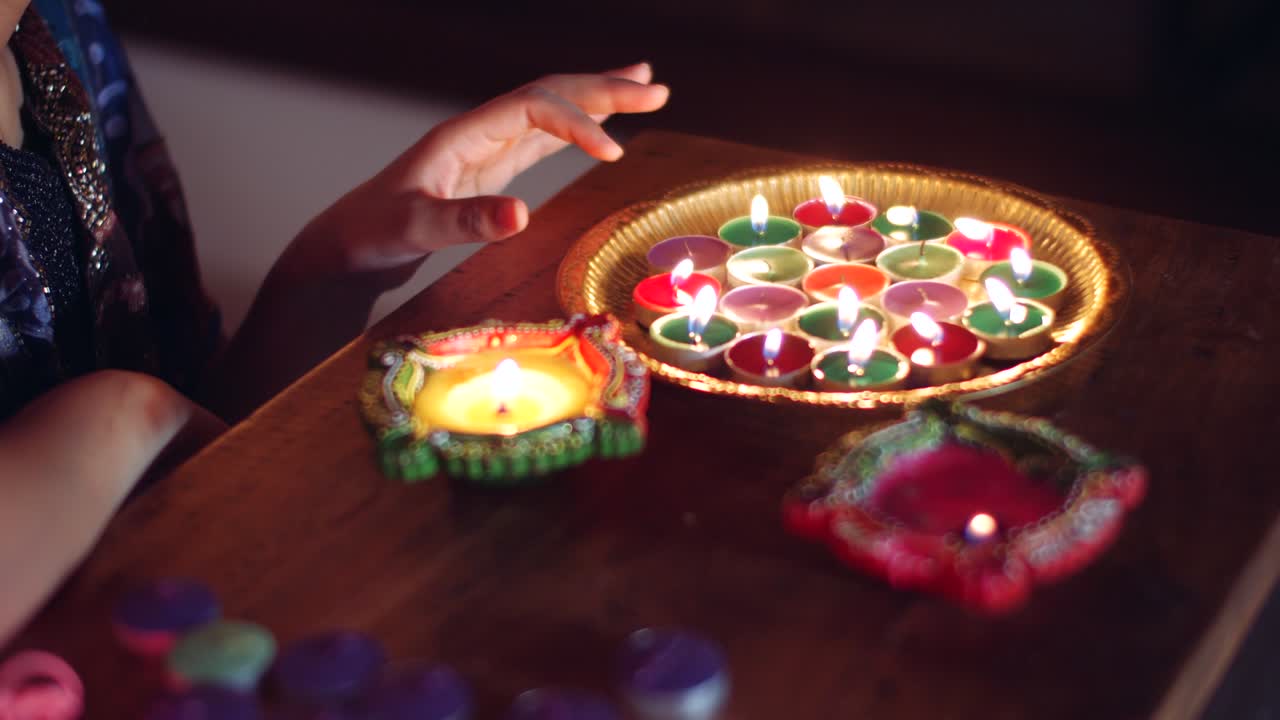 디발리 - 힌두교의 빛의 축제
