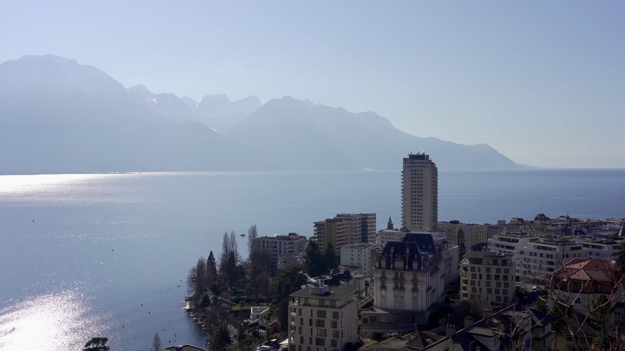 Vista dello skyline di Montreux, una località turistica sulle rive del Lago di Ginevra in Svizzera