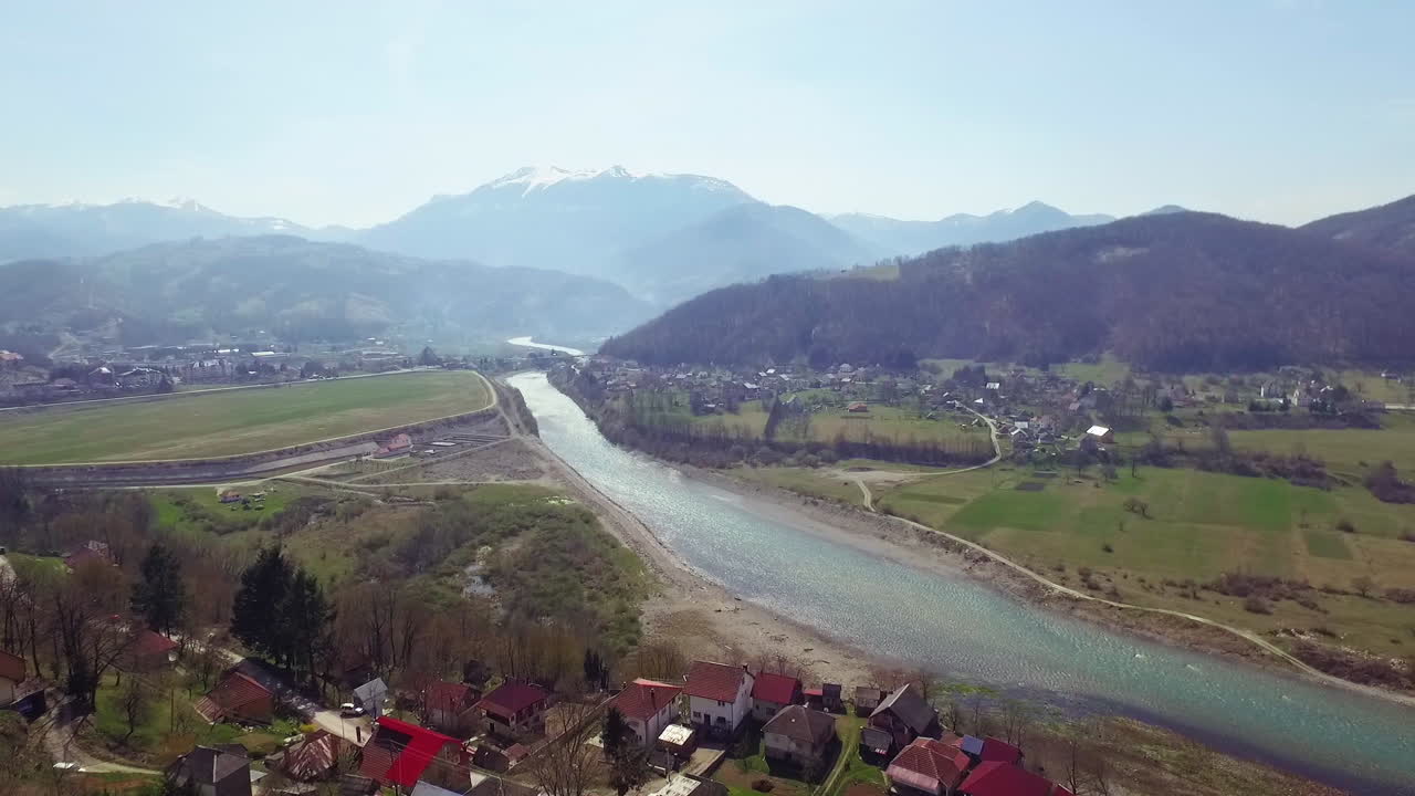 vista aérea del río en kosovo