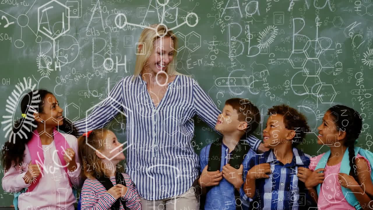Animazione di equazioni matematiche su scolari di diverse etnie che parlano con l'insegnante