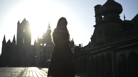 circle around woman in sun light