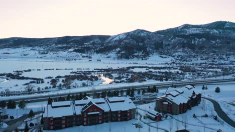 Estación-De-Esquí-Nevada-Y-Helada-Con-Alojamiento-En-Steamboat-Springs,-Colorado