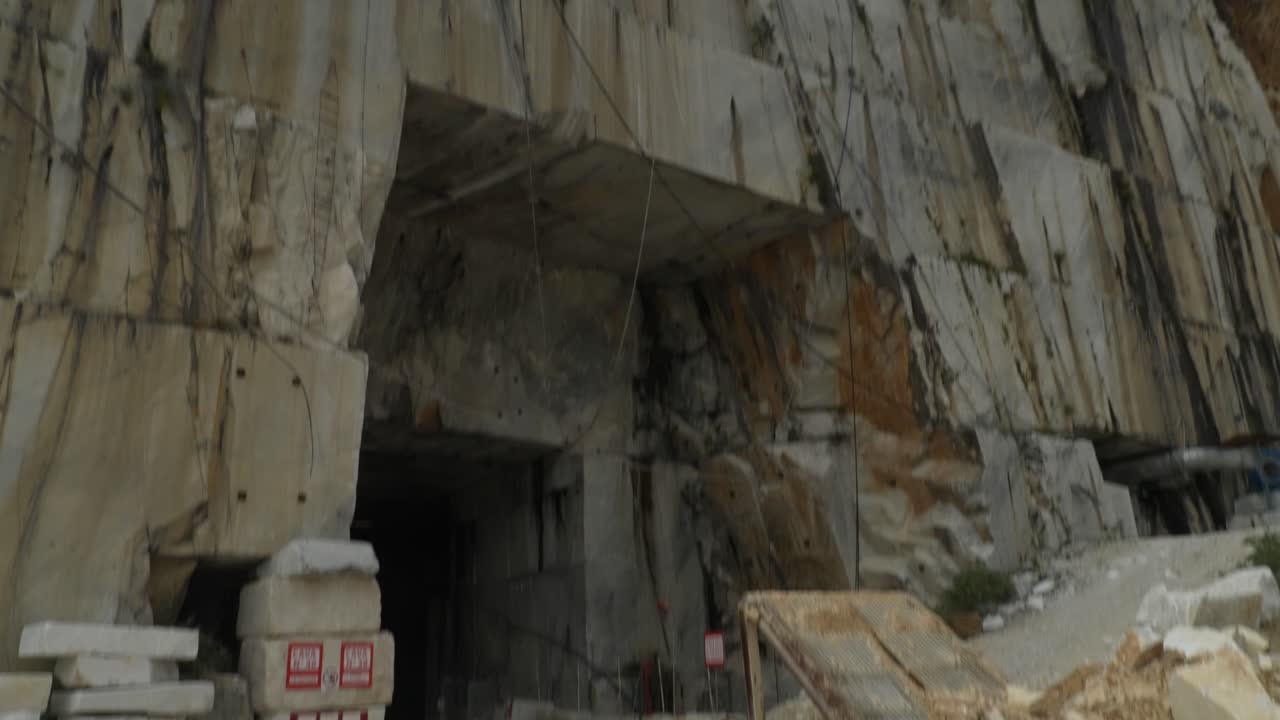 minería de mármol en carrara, italia