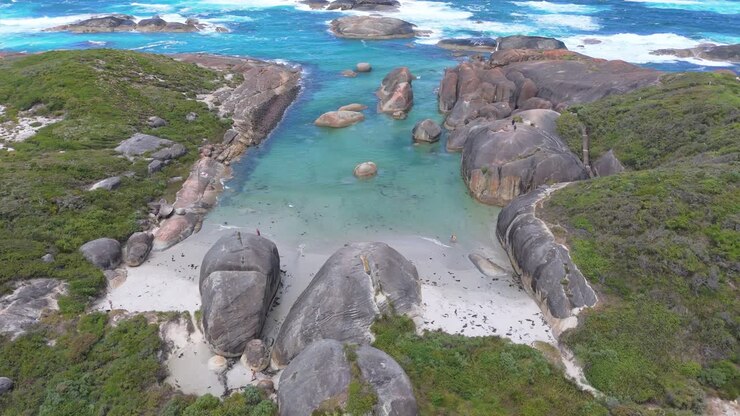 Vista panoramica delle Elephant Rocks ad Albany, Australia Occidentale, al mattino con poca folla