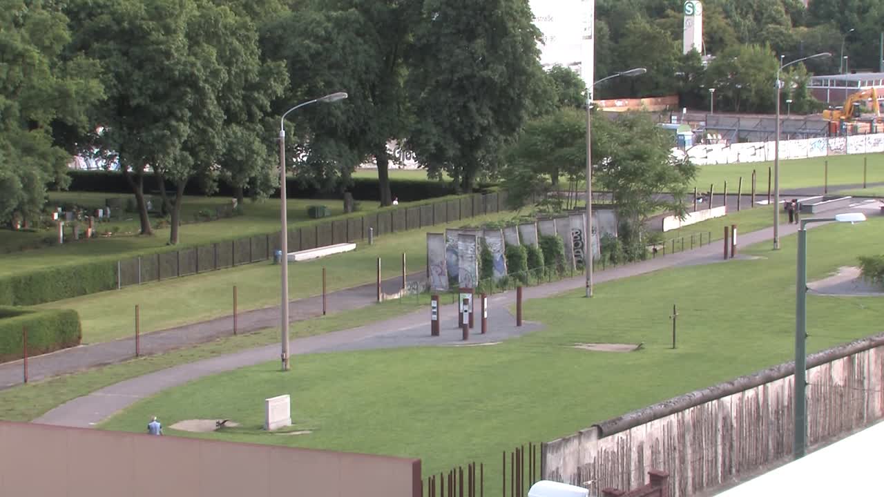 독일 베를린의 베르나우어 슈트라세에 있는 베를린 장벽 기념관-1