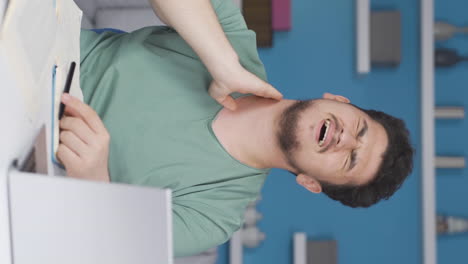 Vertical-video-of-Male-student-with-Neck-Pain.