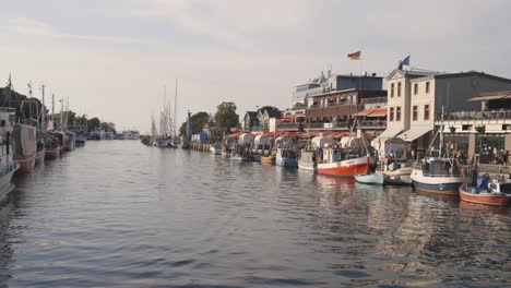 Impresiones-De-La-Playa-En-Warnemünde-Warnemuende-Cerca-De-Rostock-En-Una-Hermosa-Tarde-De-Verano-En-Alemania,-Europa