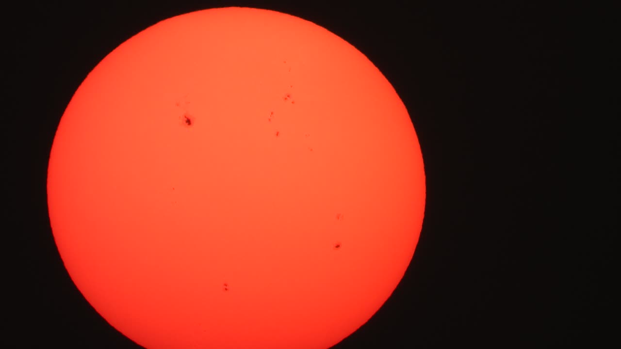 sol de primer plano en el cielo - puntos negros
