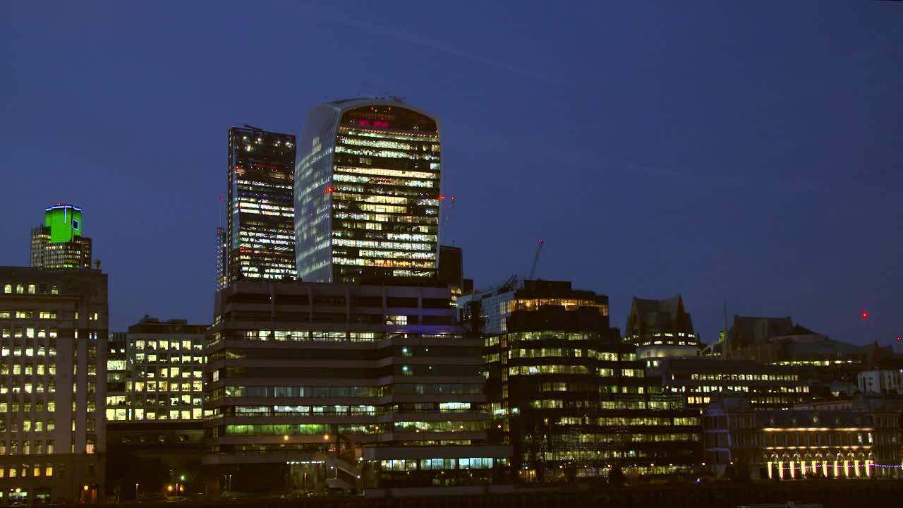 밤에 런던 스카이 라인