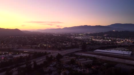 Wunderschöne-Aussicht-Auf-Die-Berge-Von-Santa-Monica-In-Los-Angeles-Bei-Sonnenuntergang