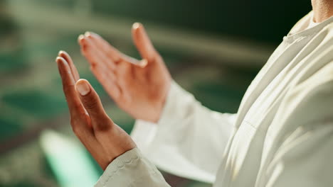 muslim man praying