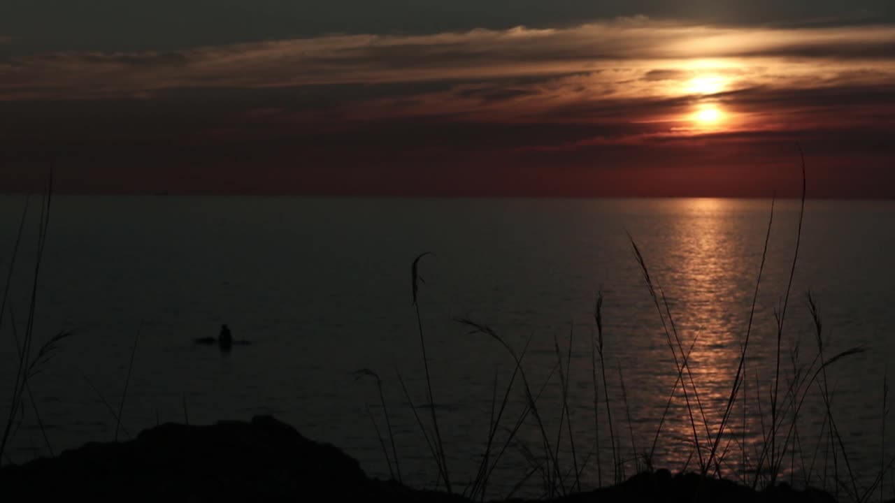 Auringonlasku Rayoungin lahdella