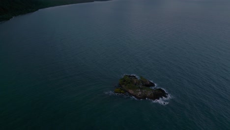 Perfect-tropical-sunset-at-Cape-Tribulation-Daintree-River-Rainforest