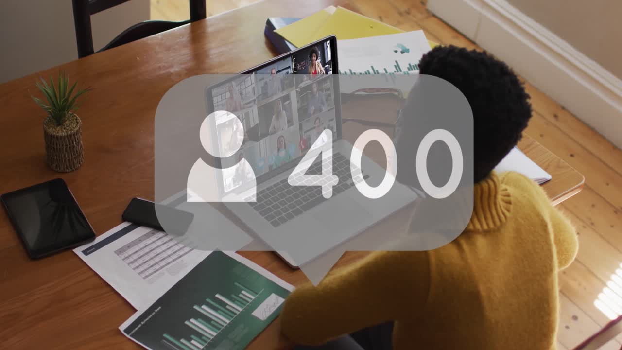 animación de icono de redes sociales y números sobre mujer de negocios afroamericana usando portátil.