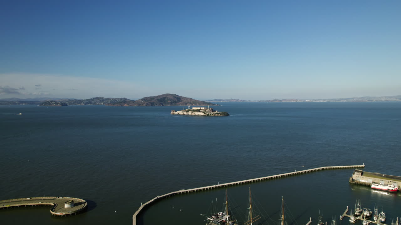 Aerial view over the Fisherman&rsquo;s Wharf, toward the Alcatraz island, in San Francisco