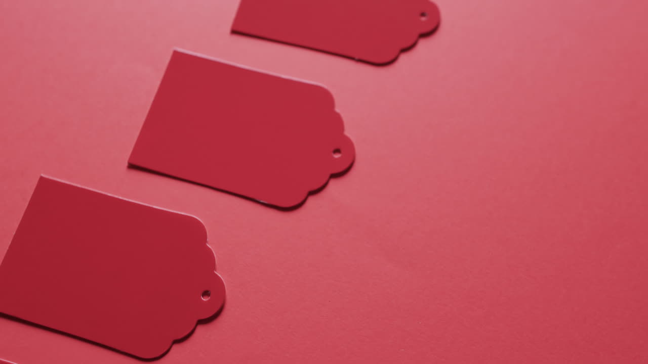 빨간색 배경에 복사 공간과 함께 빨간색 가격 태그의 비디오