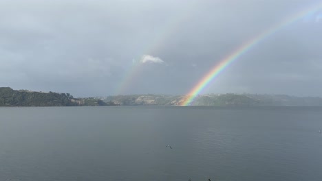 Südlicher-Regenbogen-Auf-Der-Insel-Chiloé-In-Chile