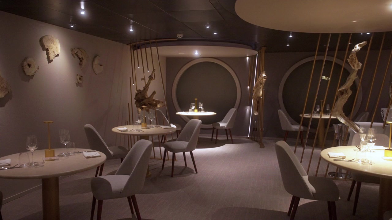Mesas de restaurante de lujo en 4K, metraje b-roll en cámara lenta de gastronomía