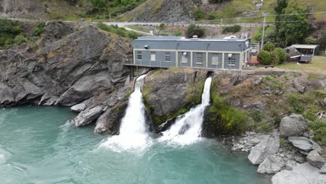 represa hidroeléctrica roaring meg en el centro de otago, nueva zelanda