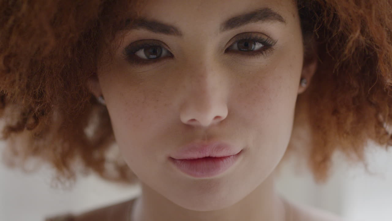 retrato de una mujer joven triste con ansiedad de salud mental