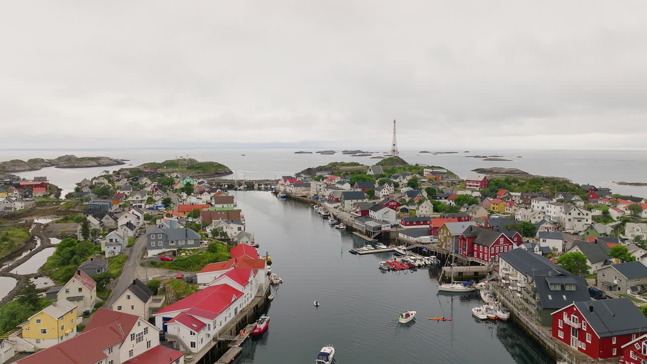 노르웨이 로포텐 제도 에 있는 헨닝스바어 시 마을