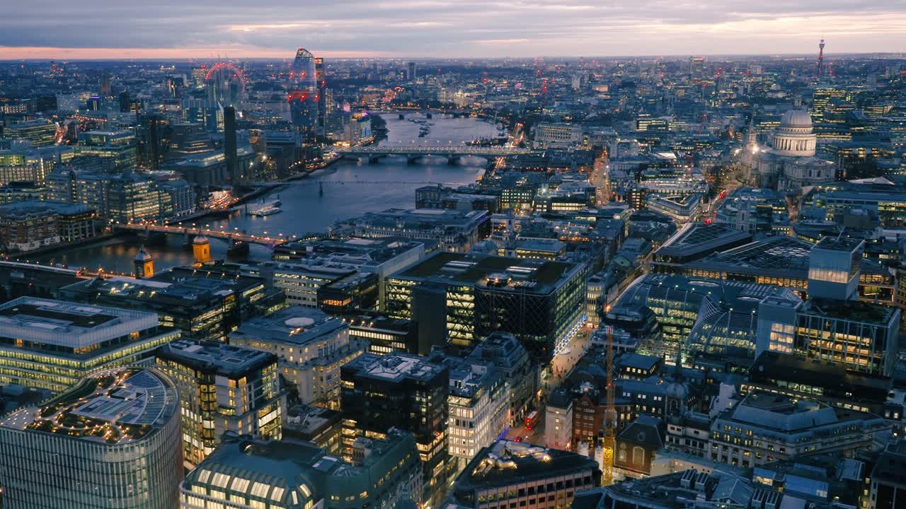 해질 무렵 런던 스카이라인의 조감도