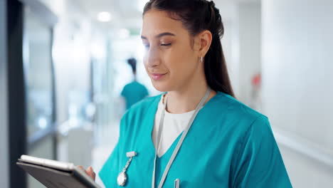 Arzt,-Glückliche-Frau-Und-Tablet-Für-Das-Krankenhaus