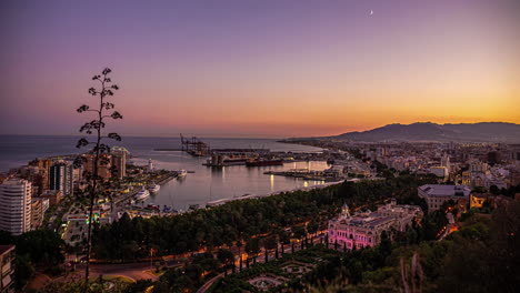 puerto de málaga transforma el impresionante lapso de tiempo de día a noche del puerto de málaga, españa
