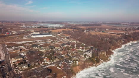 Large-houses-along-the-shoreline-of-lake-Erie-in-Kingsville,-Ontario-during-the-winter-season