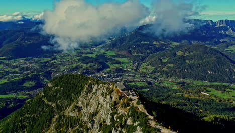 Vista-Aérea-De-Kehlsteinhaus-En-Los-Alpes-Bávaros