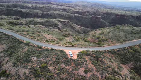 Viaje-Por-Carretera-A-Través-De-Charles-Knife-Canyon,-Oeste-De-Australia