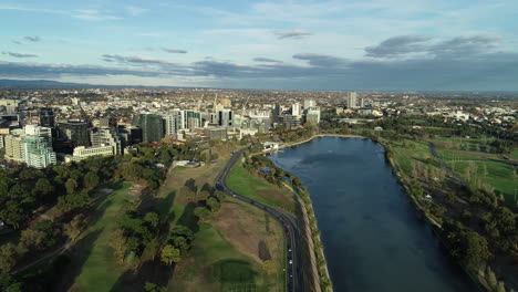 Hyperlapse-Anflug-über-Albert-Park-Lake,-Melbourne,-Australien