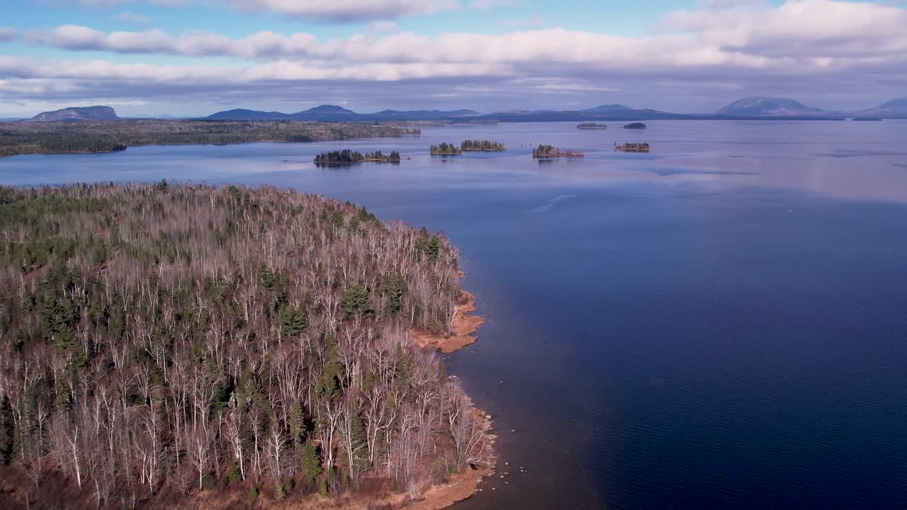Ilmakuvaa Moosehead-järvestä.