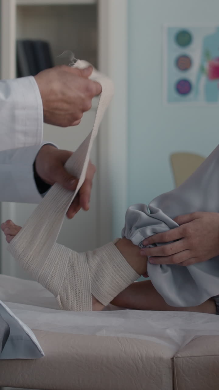 Treating an ankle injury with a bandage