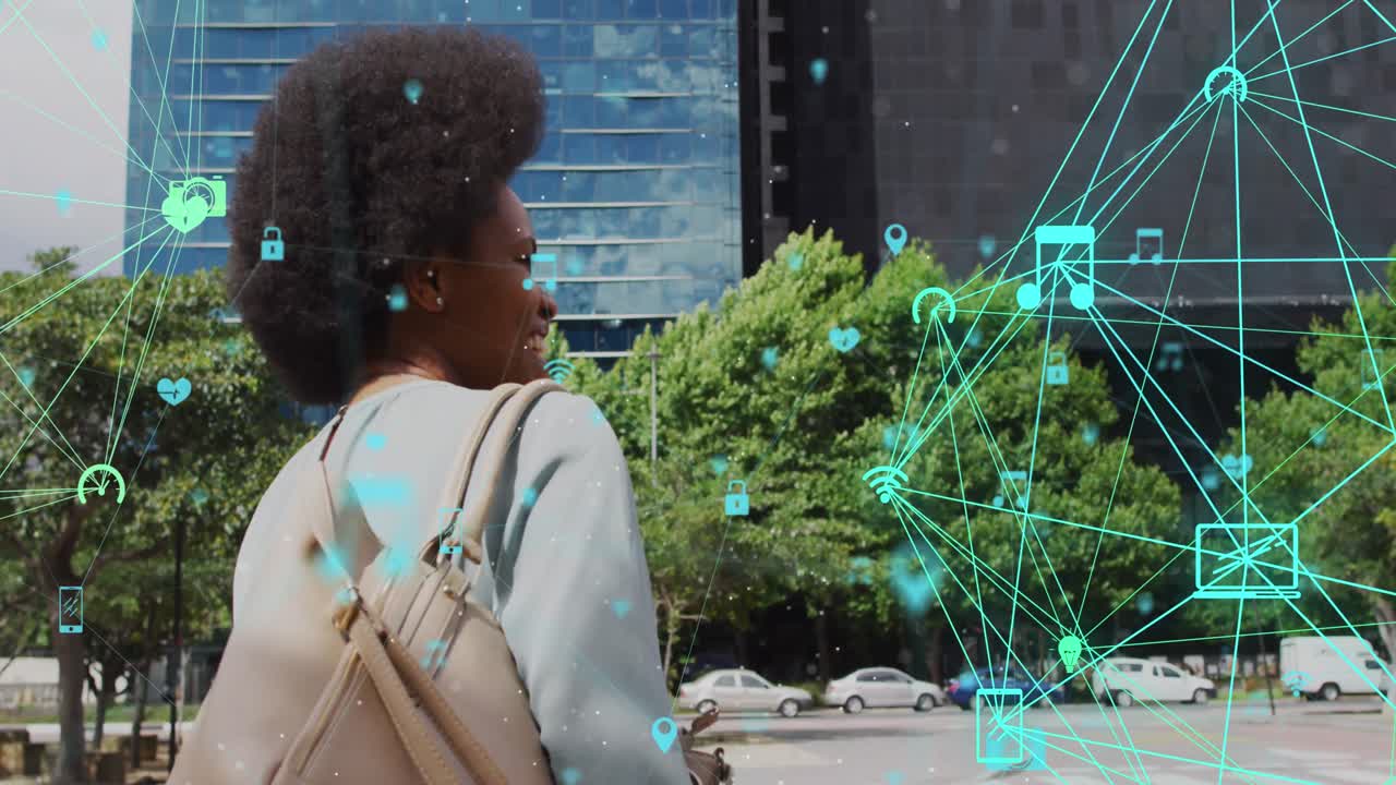 animación de iconos y datos comerciales sobre mujeres afroamericanas que usan teléfonos inteligentes