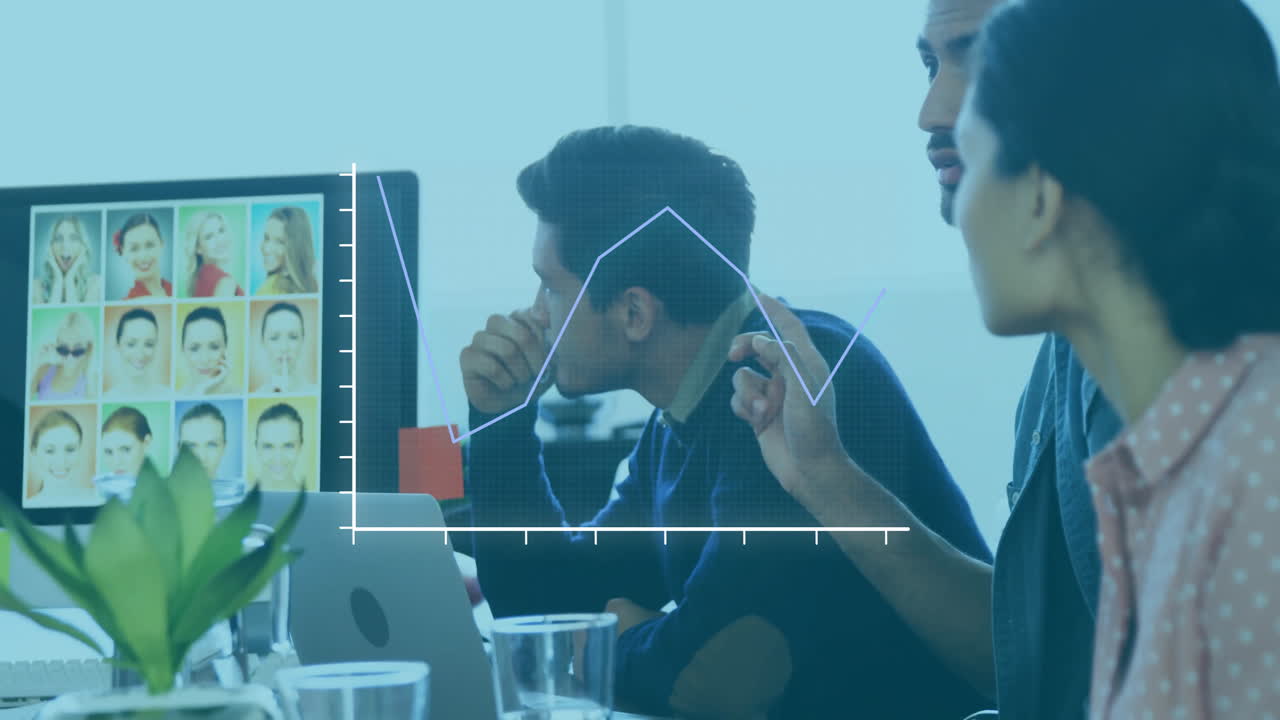 animación de diagramas sobre diversas personas de negocios discutiendo el trabajo en la reunión