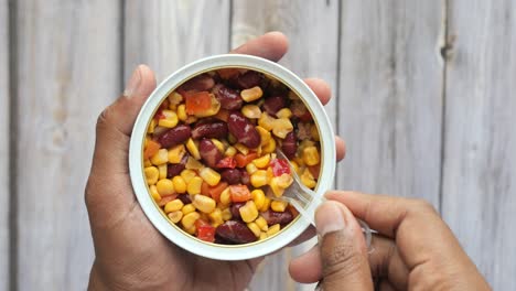 ensalada de atún enlatada con maíz y frijoles