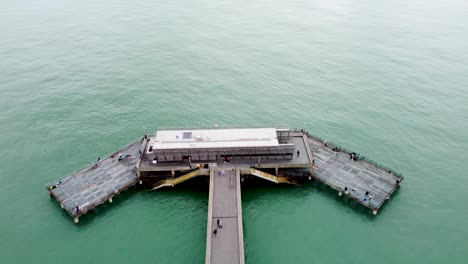 excelente video de drones 4k del muelle deal en kent