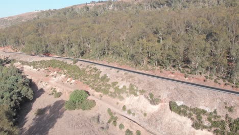 conducción de automóviles en el paisaje marroquí y la naturaleza