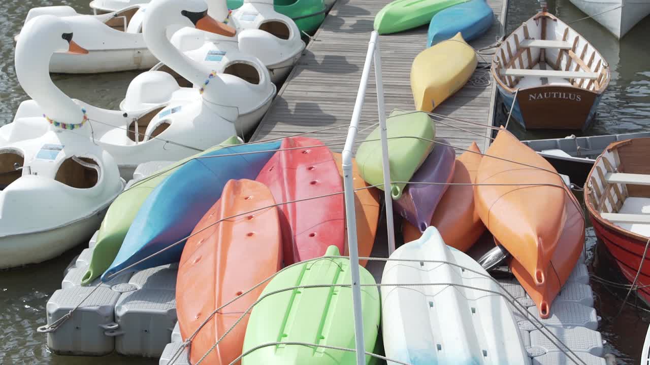 독립 항구 박물관에서 카약과 부두 - 필라델피아, pa - 바다와 호수 주간 촬영