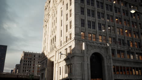 art deco stone buildings in the city of chicago