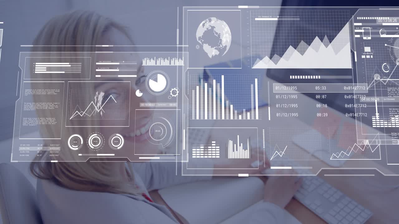 Midaldrende kvinnelig profesjonell slår på datamaskinen og manipulerer holografiske finansdiagrammer og kart.
