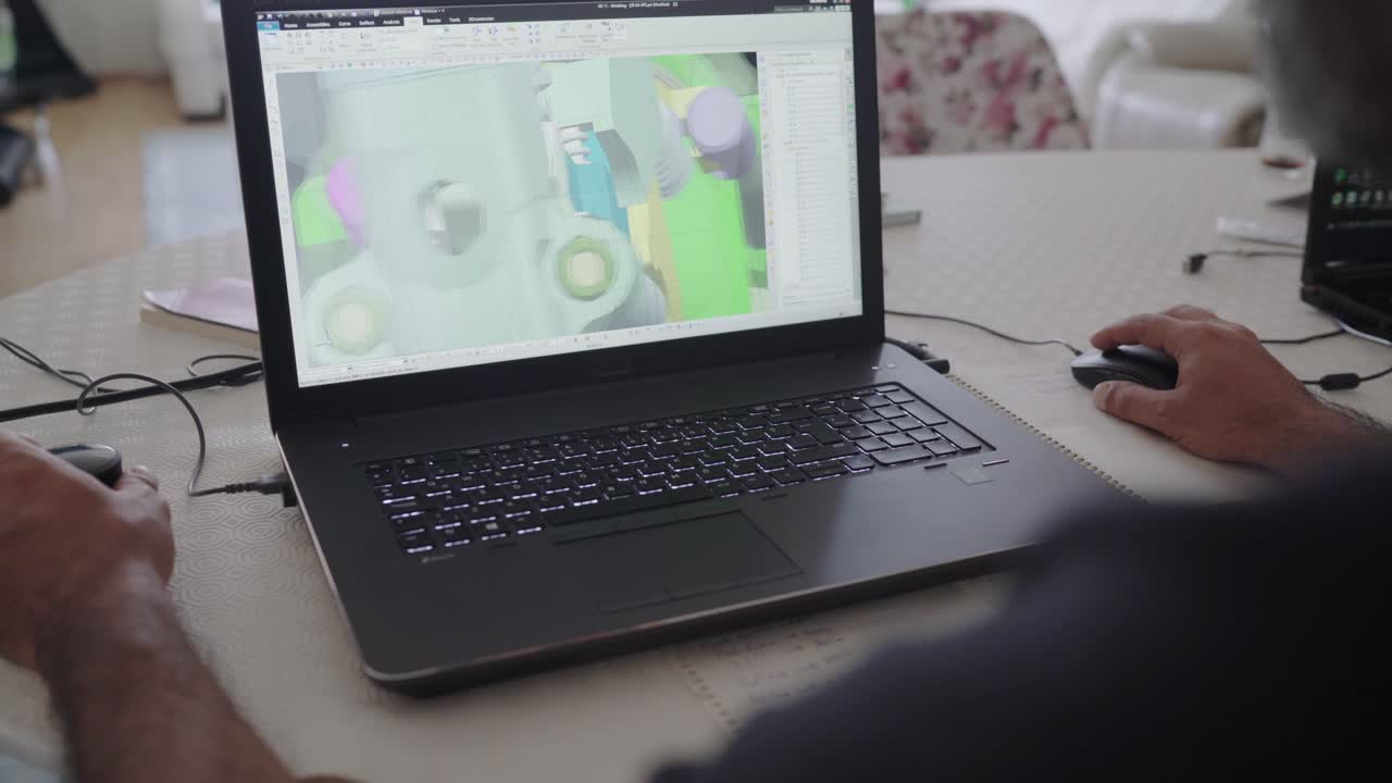 el diseñador gráfico 3d está trabajando en un concepto de rifle con un mouse de alta tecnología