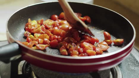 Cooking-tomato-sauce-for-pasta-with-chicken