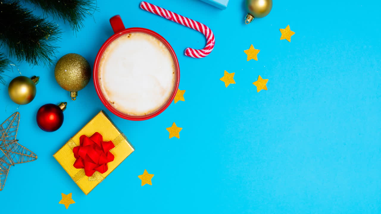 animación de decoraciones navideñas y espacio de copia sobre fondo azul