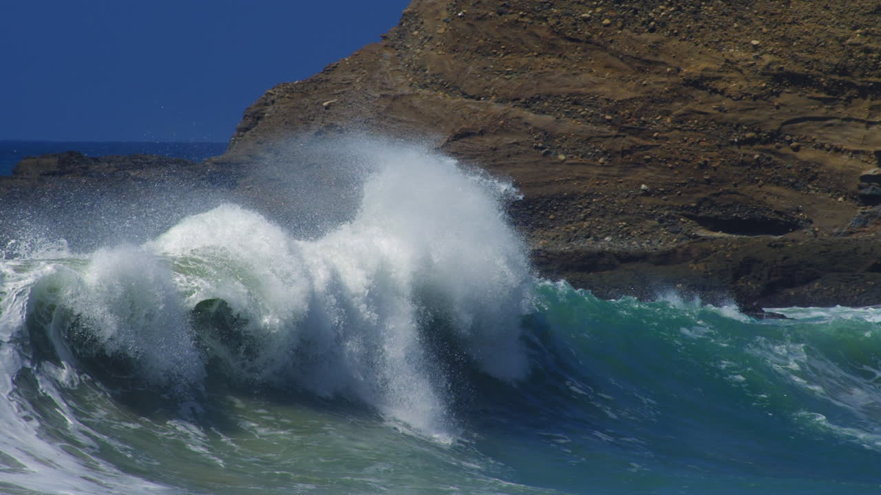 Big Rolling Waves Coming And Crashing On The Beach On A Sunny Day. - wide tracking