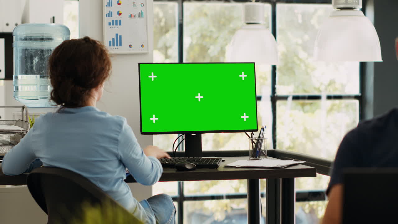 모니터 에서 일 하는 사업 관리자